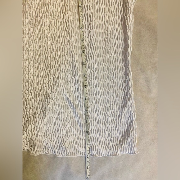 Elegant White Textured Women's Top - Picture 5 of 5